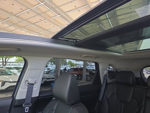 Certified 2025 Kia Sorento S w/ Panoramic Sunroof Package image 17