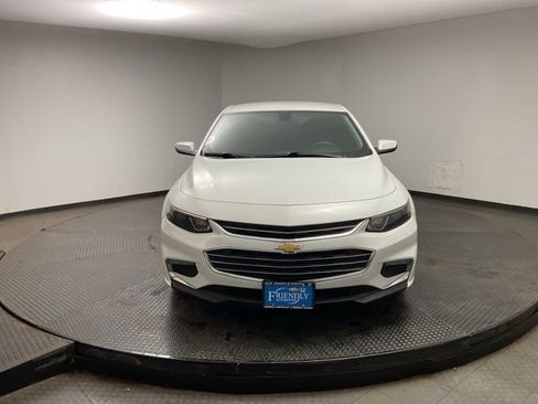 Certified 2018 Chevrolet Malibu LT FWD image 2