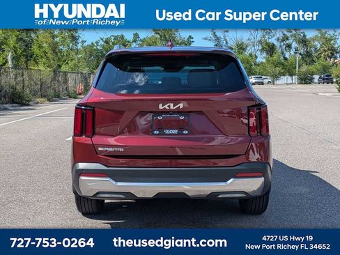 Used 2025 Kia Sorento S w/ Panoramic Sunroof Package FWD image 4