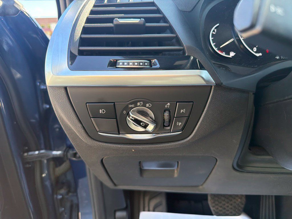 Used 2019 BMW X3 xDrive30i w/ Driving Assistance Package AWD/4WD image 29