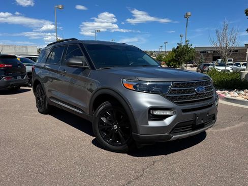 Used 2022 Ford Explorer XLT AWD/4WD image 1