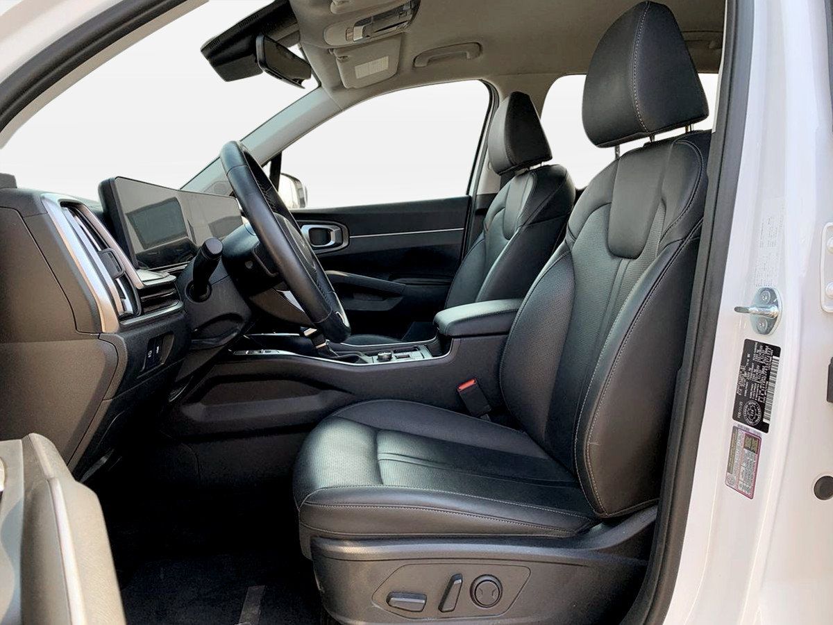 Used 2025 Kia Sorento EX AWD/4WD image 25