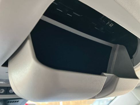 Used 2023 GMC Terrain SLE w/ Driver Convenience Package image 20