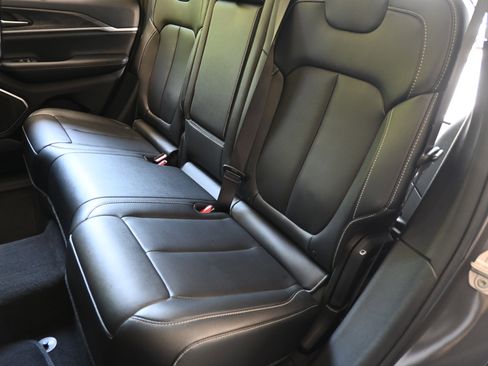 Used 2023 Jeep Grand Cherokee 4WD 4xe w/ Luxury Tech Group II image 18