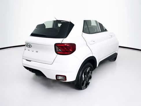Used 2025 Hyundai Venue SEL FWD image 9