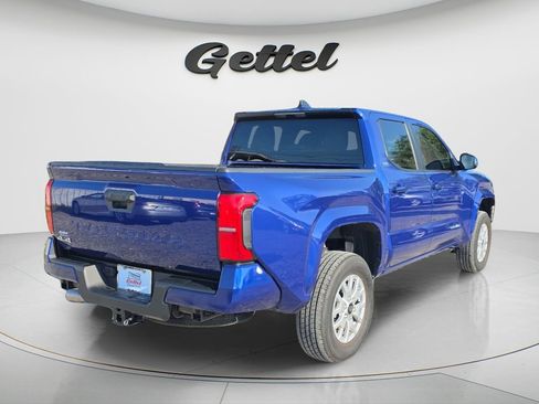 Used 2025 Toyota Tacoma SR5 AWD/4WD image 5