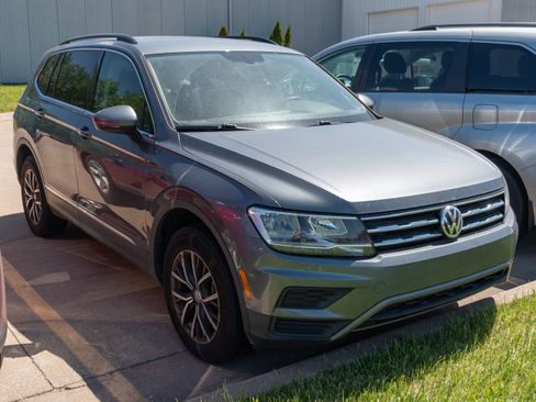 Used 2020 Volkswagen Tiguan SE FWD image 1