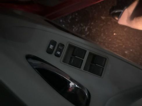 Used 2010 Toyota Camry LE image 13