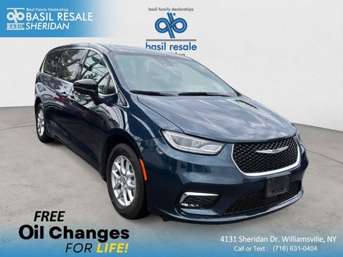 Used 2025 Chrysler Pacifica Select FWD image 1