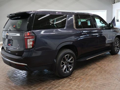Used 2022 Chevrolet Suburban LT w/ Luxury Package AWD/4WD image 7