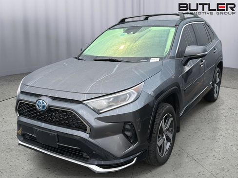 Used 2021 Toyota RAV4 SE w/ Weather & Moonroof Package AWD/4WD image 2