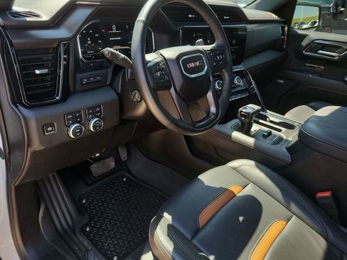 Certified 2025 GMC Sierra 1500 AT4 w/ AT4 Premium Package AWD/4WD image 10