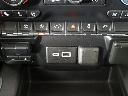 Used 2019 Chevrolet Silverado 1500 LTZ w/ LTZ Convenience Package AWD/4WD image 47