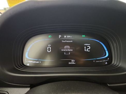 Used 2025 Hyundai Venue SEL FWD image 25
