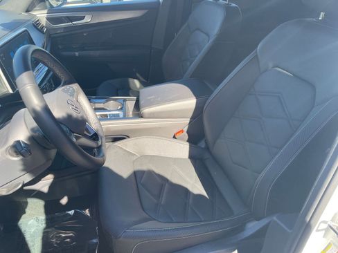 Used 2025 Volkswagen Atlas Cross Sport SE image 32