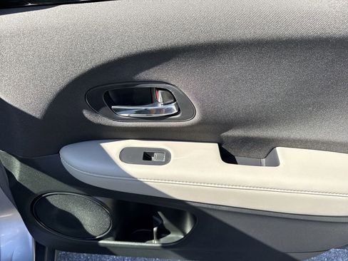 Used 2019 Honda HR-V LX image 43