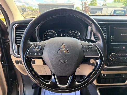 Used 2017 Mitsubishi Outlander SEL AWD/4WD image 10