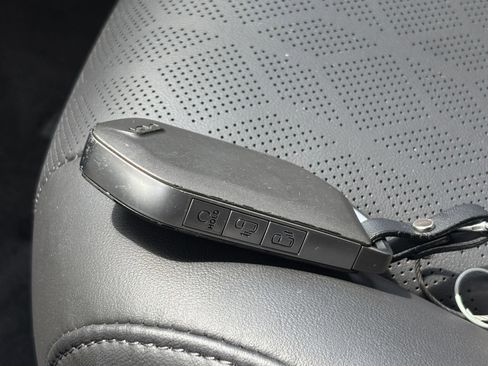 Used 2026 Kia Carnival FWD image 27