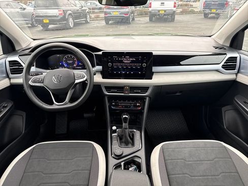 New 2026 Volkswagen Taos SE AWD/4WD image 12