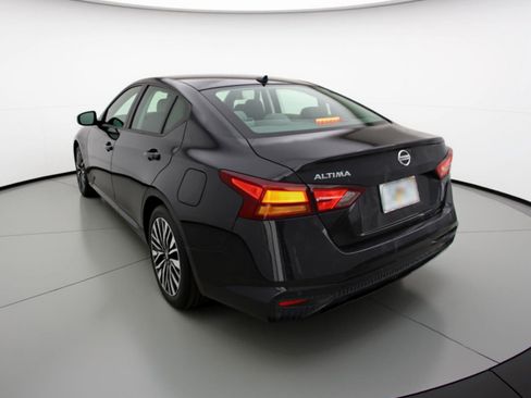 Used 2025 Nissan Altima 2.5 SV FWD image 6