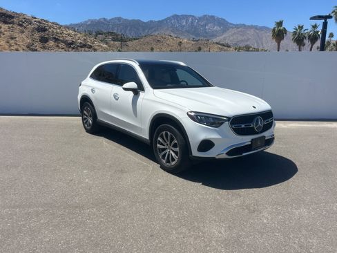 Used 2023 Mercedes-Benz GLC 300 image 3