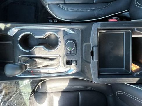 Certified 2023 Chevrolet Traverse Premier FWD image 15