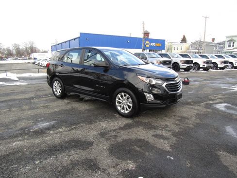Used 2021 Chevrolet Equinox LS image 36