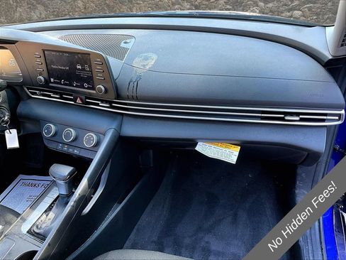 Used 2025 Hyundai Elantra SE FWD image 13