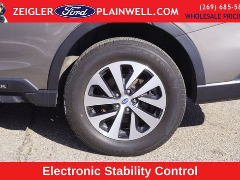 Used 2022 Subaru Outback Premium image 9