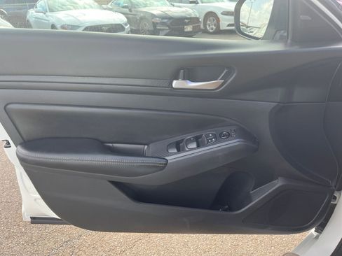 Used 2025 Nissan Altima 2.5 SV image 18