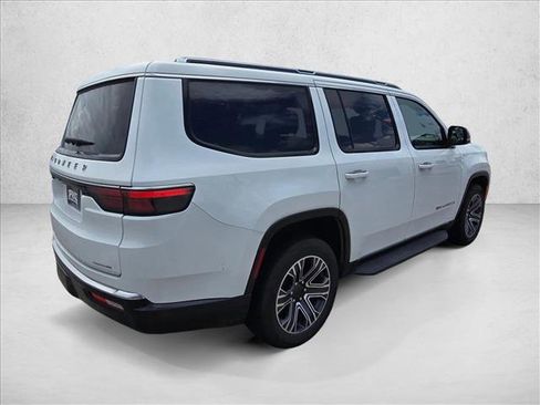 Used 2024 Jeep Wagoneer Series II w/ Flexible Seating Group RWD image 5