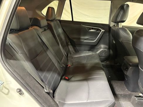 Used 2019 Toyota RAV4 Limited image 23