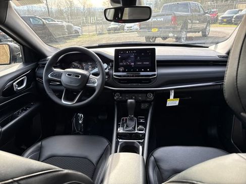 New 2026 Jeep Compass Latitude image 11