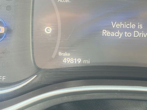 Used 2023 Chrysler Pacifica Touring-L FWD image 43