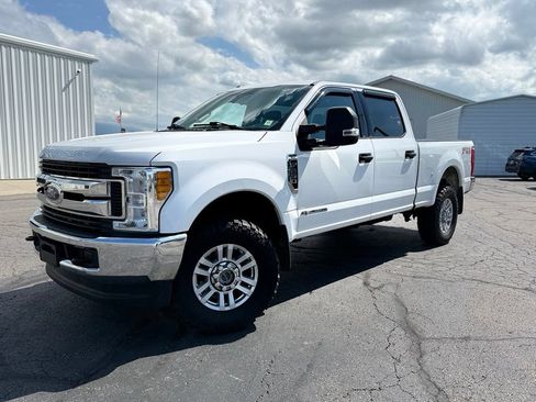 Used 2017 Ford F250 XLT w/ FX4 Off-Road Package AWD/4WD image 4