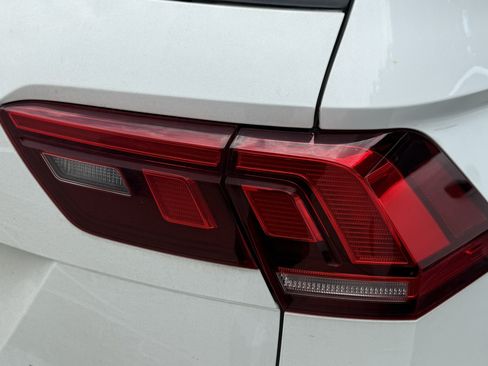 Used 2021 Volkswagen Tiguan SE R-Line FWD image 20