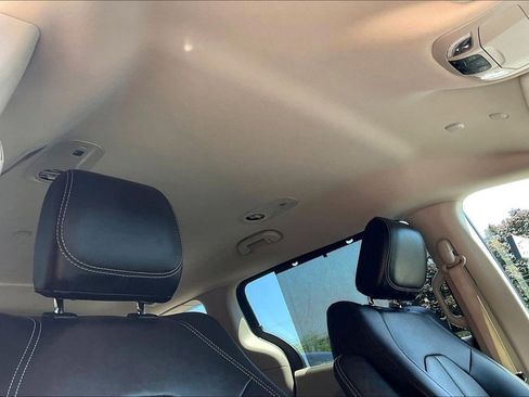 Used 2024 Chrysler Pacifica Touring-L FWD image 21