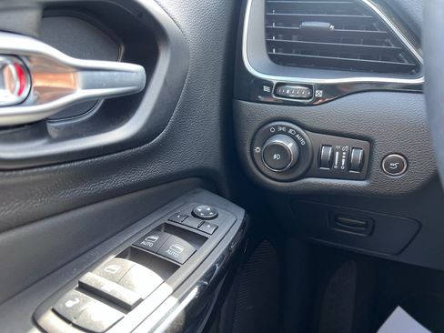 Used 2023 Jeep Cherokee Altitude Lux AWD/4WD image 21