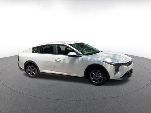 Used 2025 Kia K4 FWD image 2