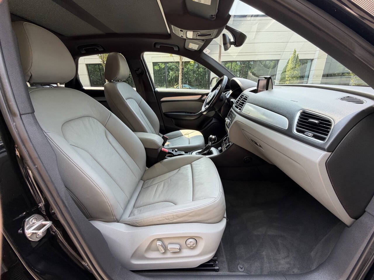 Used 2018 Audi Q3 2.0T Premium Plus w/ Premium Plus Package AWD/4WD image 15