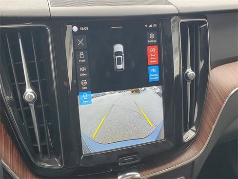 Certified 2023 Volvo XC60 B5 Plus image 21