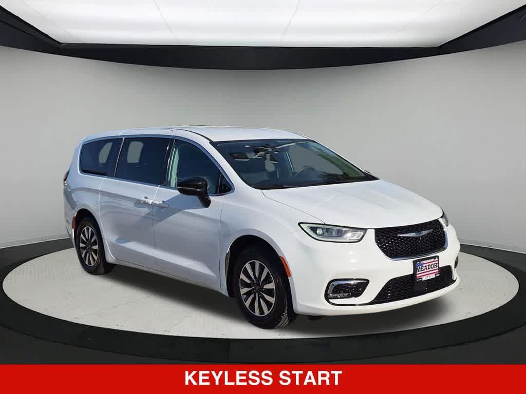 Used 2024 Chrysler Pacifica Limited FWD image 8