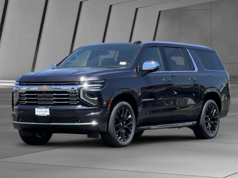 New 2026 Chevrolet Suburban Premier w/ Sun And Tow Package AWD/4WD image 8