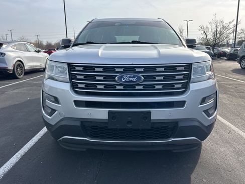 Used 2017 Ford Explorer XLT w/ Equipment Group 202A image 2