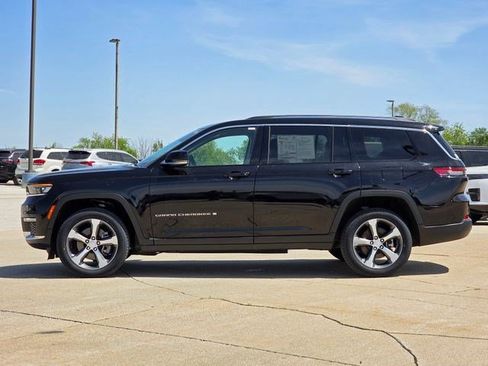 Used 2023 Jeep Grand Cherokee L Limited w/ Trailer Tow Group (B) AWD/4WD image 5