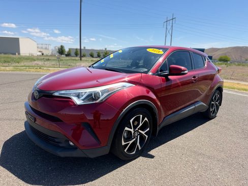 Used 2018 Toyota C-HR XLE FWD image 1