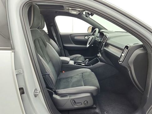 Certified 2022 Volvo XC40 P8 Recharge Plus image 27