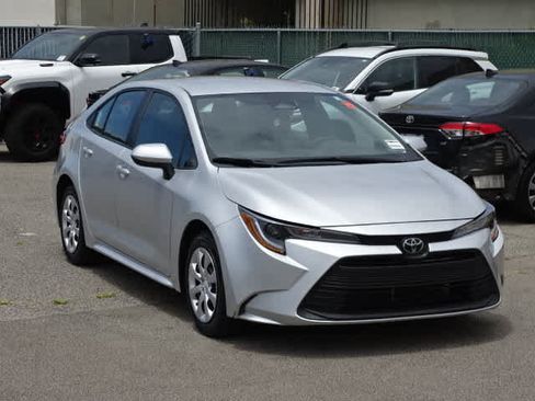 Used 2025 Toyota Corolla LE FWD image 2