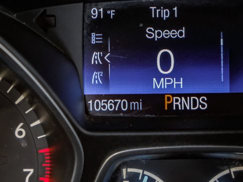 Used 2017 Ford Escape SE w/ Equipment Group 201A FWD image 19