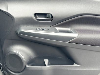 New 2025 Nissan Kicks Play S